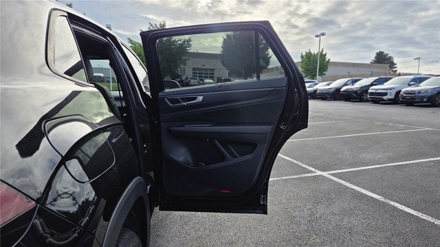 2026 Volkswagen Atlas Cross Sport 2.0T SEL R-Line Black