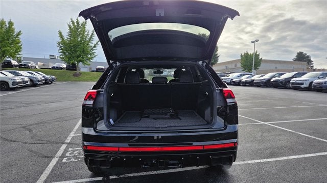 2026 Volkswagen Atlas Cross Sport 2.0T SEL R-Line Black