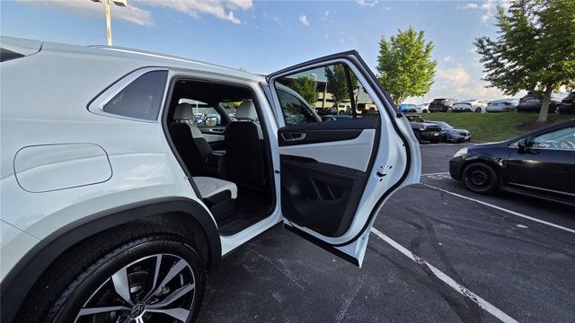 2024 Volkswagen Atlas Cross Sport 2.0T SEL Premium R-Line