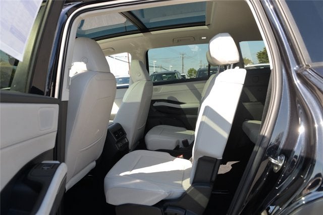 2027 Volkswagen Atlas SE w/Technology