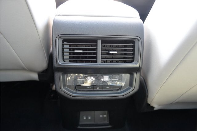 2027 Volkswagen Atlas SE w/Technology