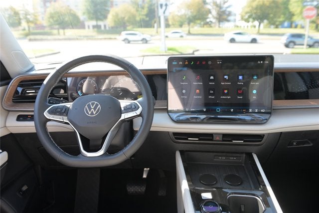 2027 Volkswagen Atlas SE w/Technology