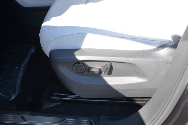 2027 Volkswagen Atlas SE w/Technology