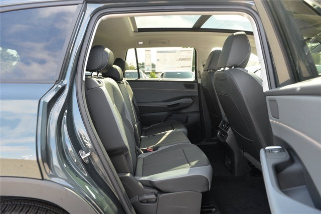 2027 Volkswagen Atlas SE w/Technology
