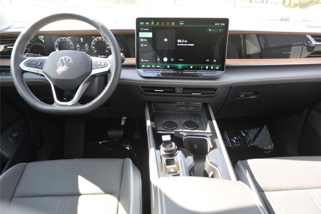 2027 Volkswagen Atlas SE w/Technology