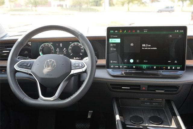 2027 Volkswagen Atlas SE w/Technology