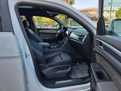 2022 Volkswagen Atlas Cross Sport 2.0T SEL R-Line