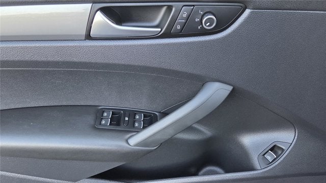 2013 Volkswagen Passat S