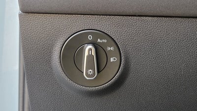 2025 Volkswagen Taos SE Black