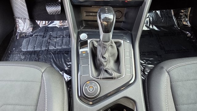 2025 Volkswagen Taos SE Black