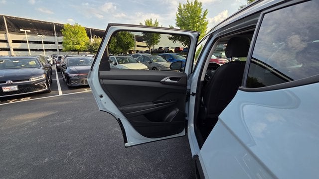 2025 Volkswagen Taos SE Black