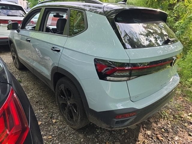 2025 Volkswagen Taos SE Black