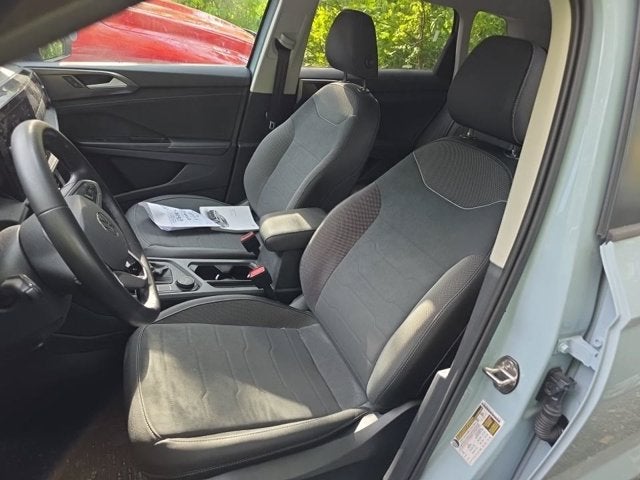2025 Volkswagen Taos SE Black