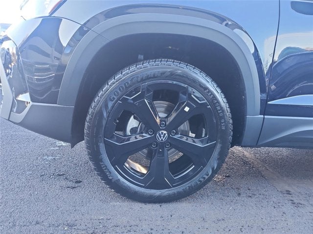 2026 Volkswagen Taos SE Black