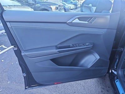 2026 Volkswagen Taos SE Black