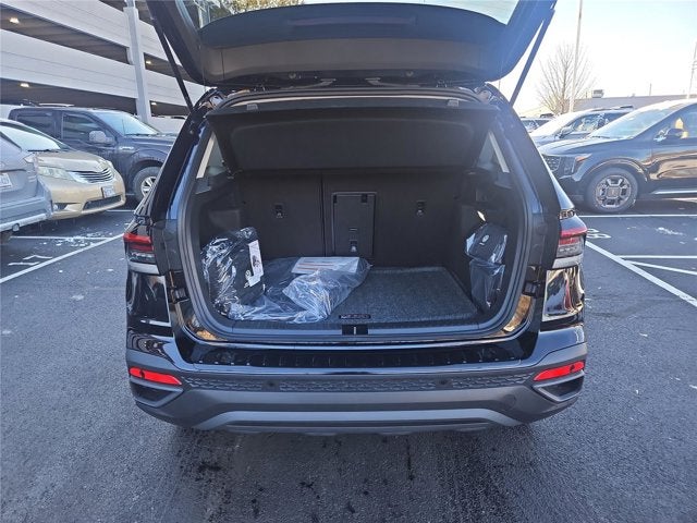 2026 Volkswagen Taos SE Black