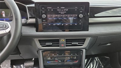 2025 Volkswagen Taos SE Black