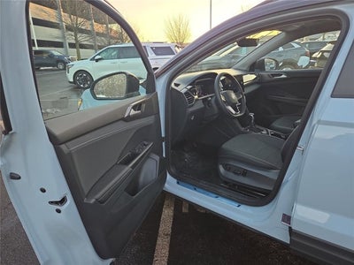 2026 Volkswagen Taos SE Black