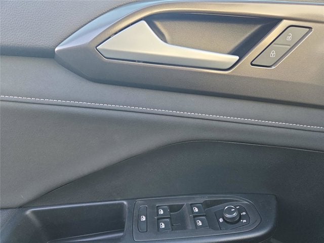 2026 Volkswagen Taos SE Black