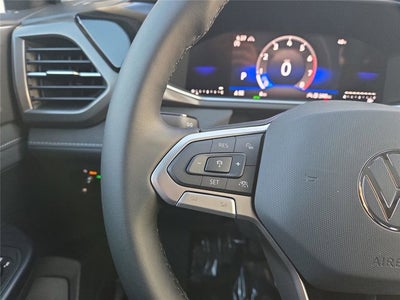 2026 Volkswagen Taos SE Black