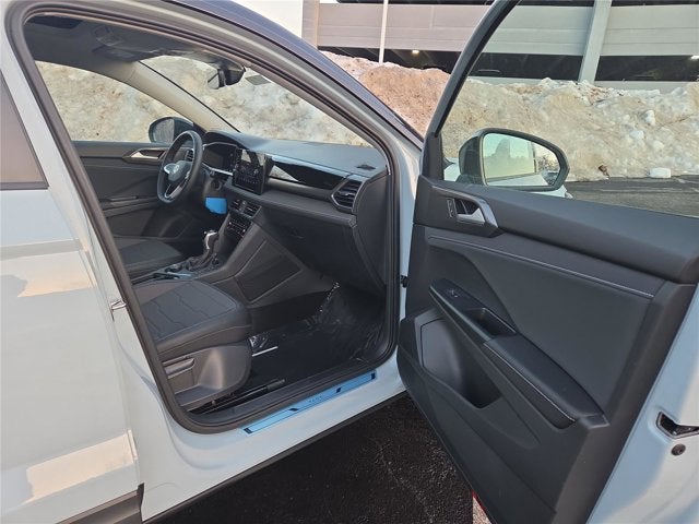 2026 Volkswagen Taos SE Black