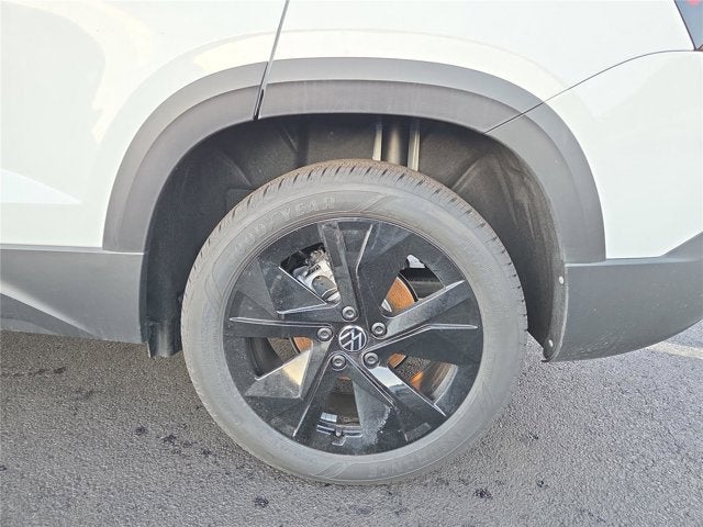 2026 Volkswagen Taos SE Black