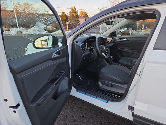 2026 Volkswagen Taos SE Black