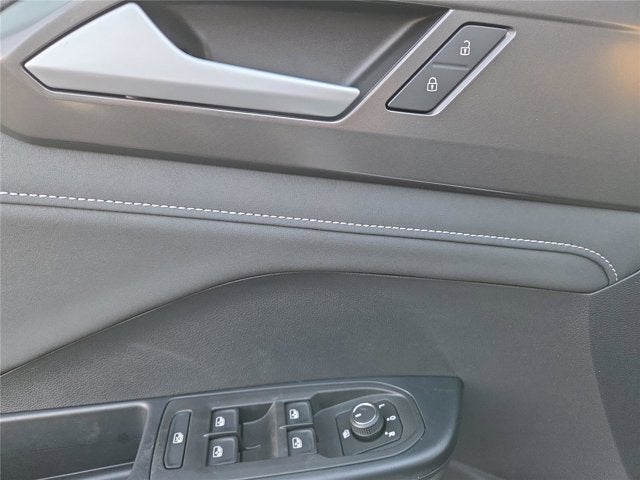 2026 Volkswagen Taos SE Black