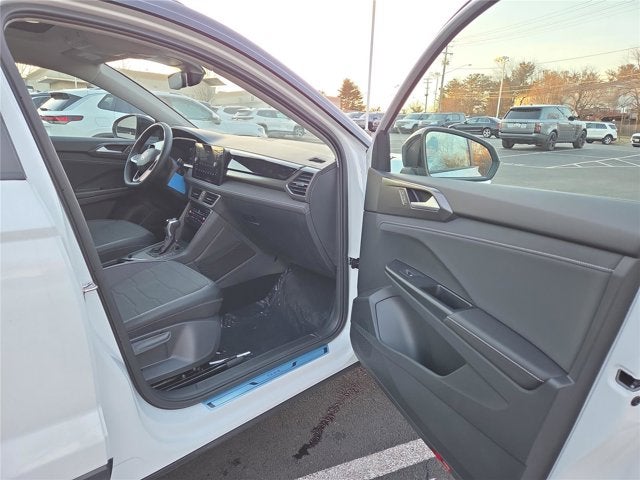 2026 Volkswagen Taos SE Black