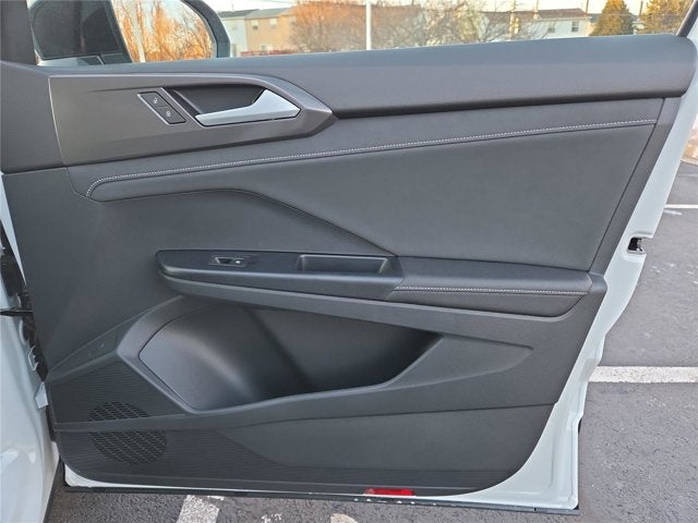 2026 Volkswagen Taos SE Black