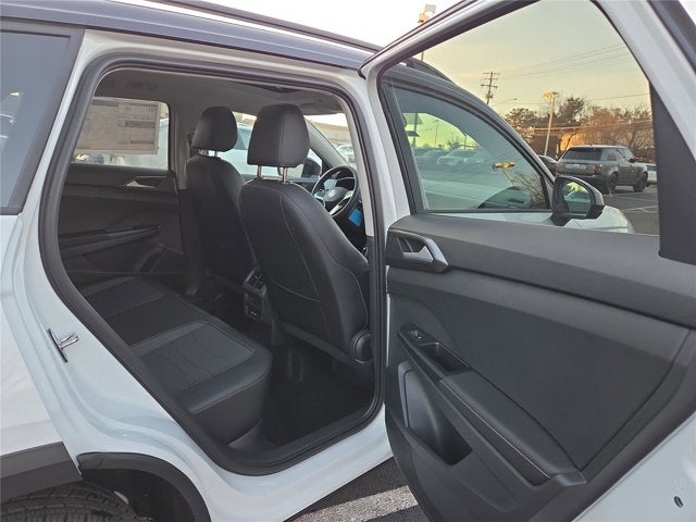 2026 Volkswagen Taos SE Black