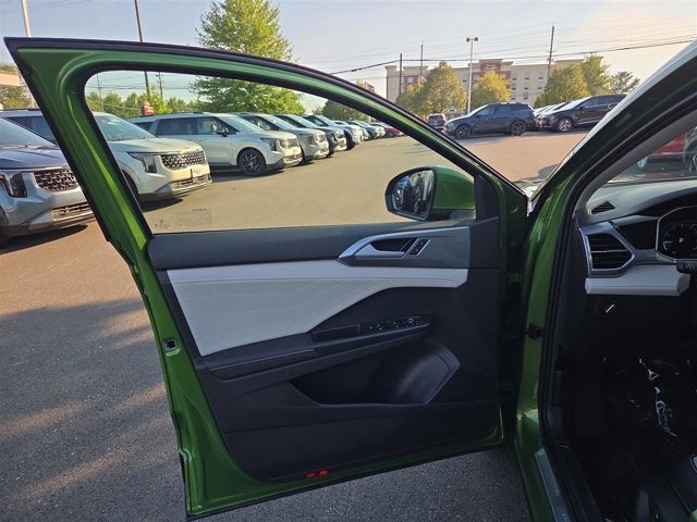 2025 Volkswagen Taos SEL