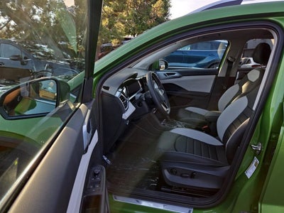 2025 Volkswagen Taos SEL