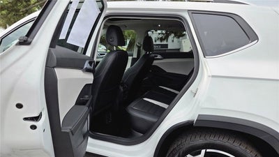 2026 Volkswagen Taos SEL