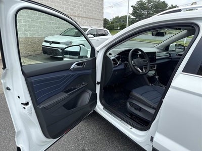 2025 Volkswagen Taos SEL