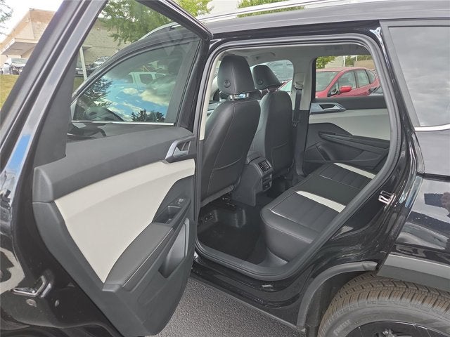 2025 Volkswagen Taos SEL