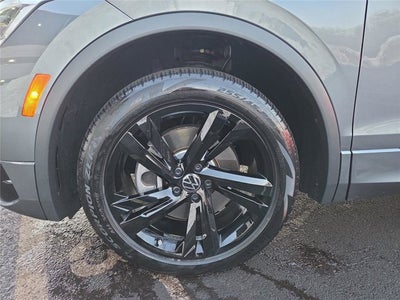 2023 Volkswagen Tiguan SE R-Line Black