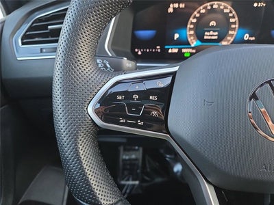 2023 Volkswagen Tiguan SE R-Line Black