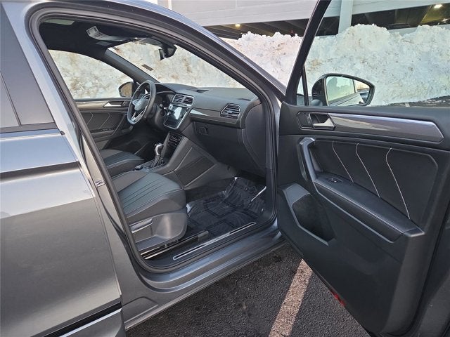 2023 Volkswagen Tiguan SE R-Line Black