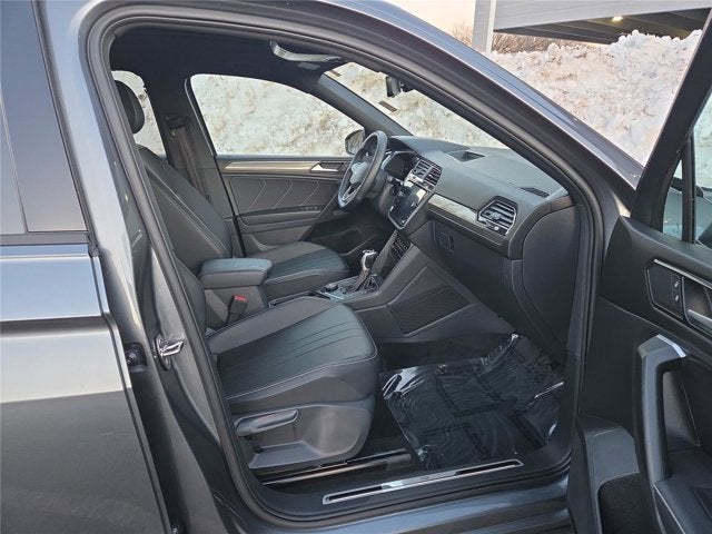 2023 Volkswagen Tiguan SE R-Line Black