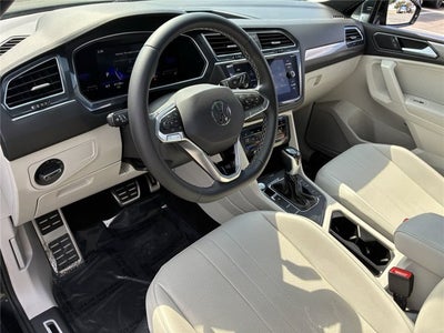 2023 Volkswagen Tiguan SE R-Line Black