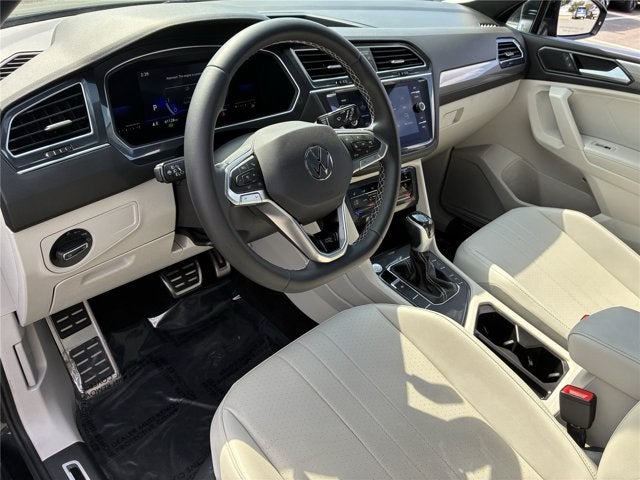 2023 Volkswagen Tiguan SE R-Line Black