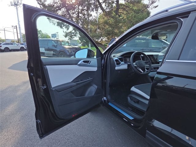 2026 Volkswagen Taos SE