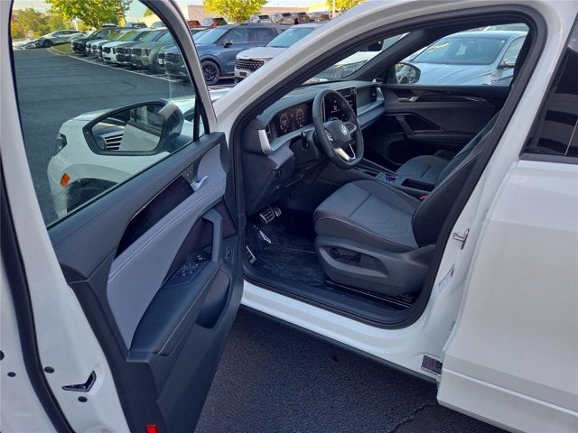 2025 Volkswagen Tiguan SE R-Line Black