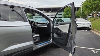 2026 Volkswagen Taos SE