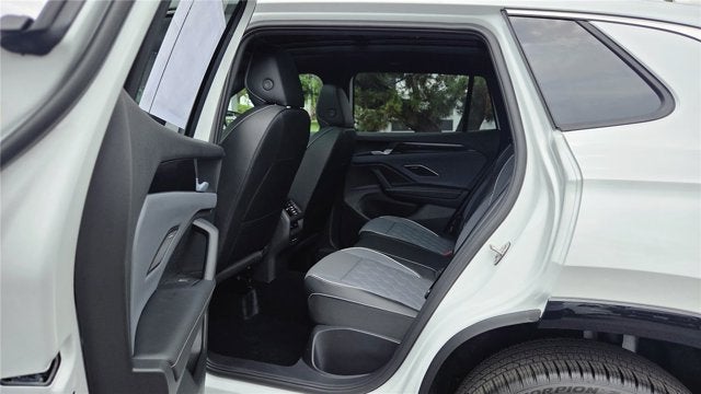 2026 Volkswagen Tiguan SEL R-Line Turbo
