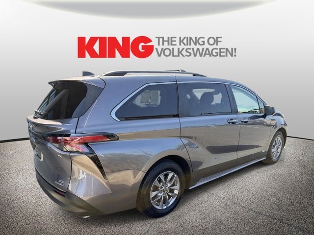 2021 Toyota Sienna XLE