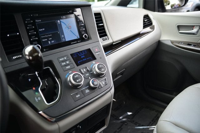 2018 Toyota Sienna XLE Premium