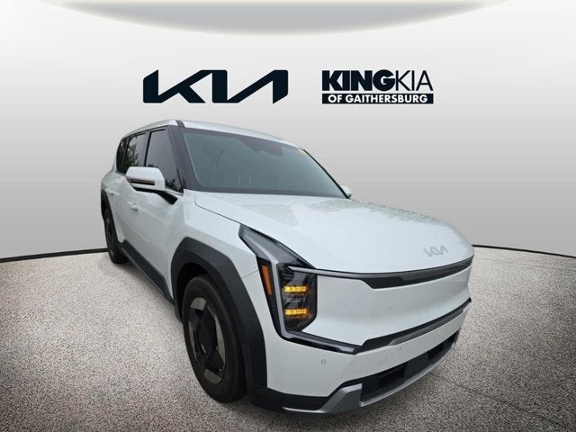 2024 Kia EV9 Light L/R's photo