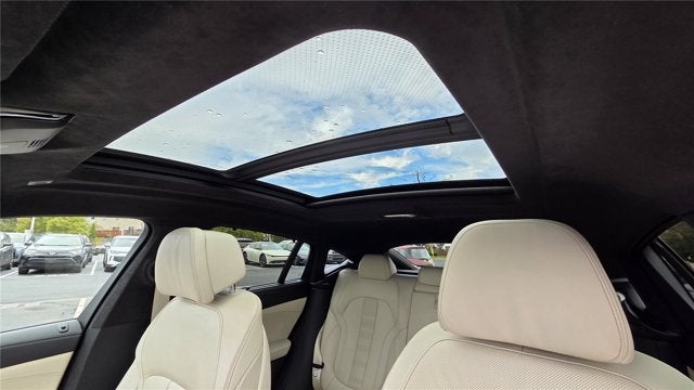 2022 BMW x6 Base
